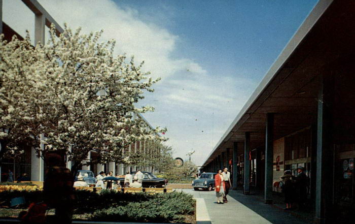 Northland Center (Northland Mall) - Old Postcard